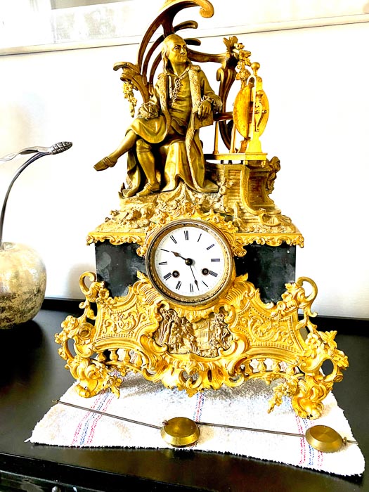 Dorure horloge de cheminée rénovation