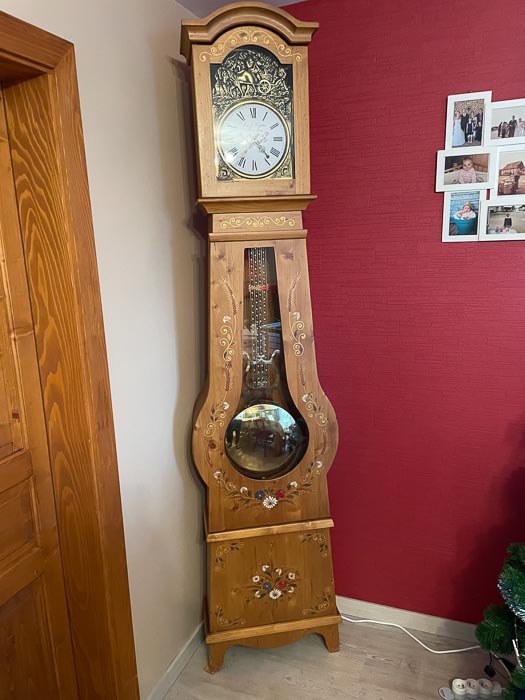Peinture ornementale horloge comtoise